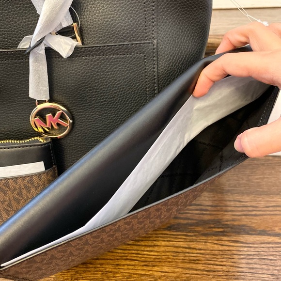 Michael Kors Maisie Large 3-in-1 Tote Bag - Picture 6 of 11